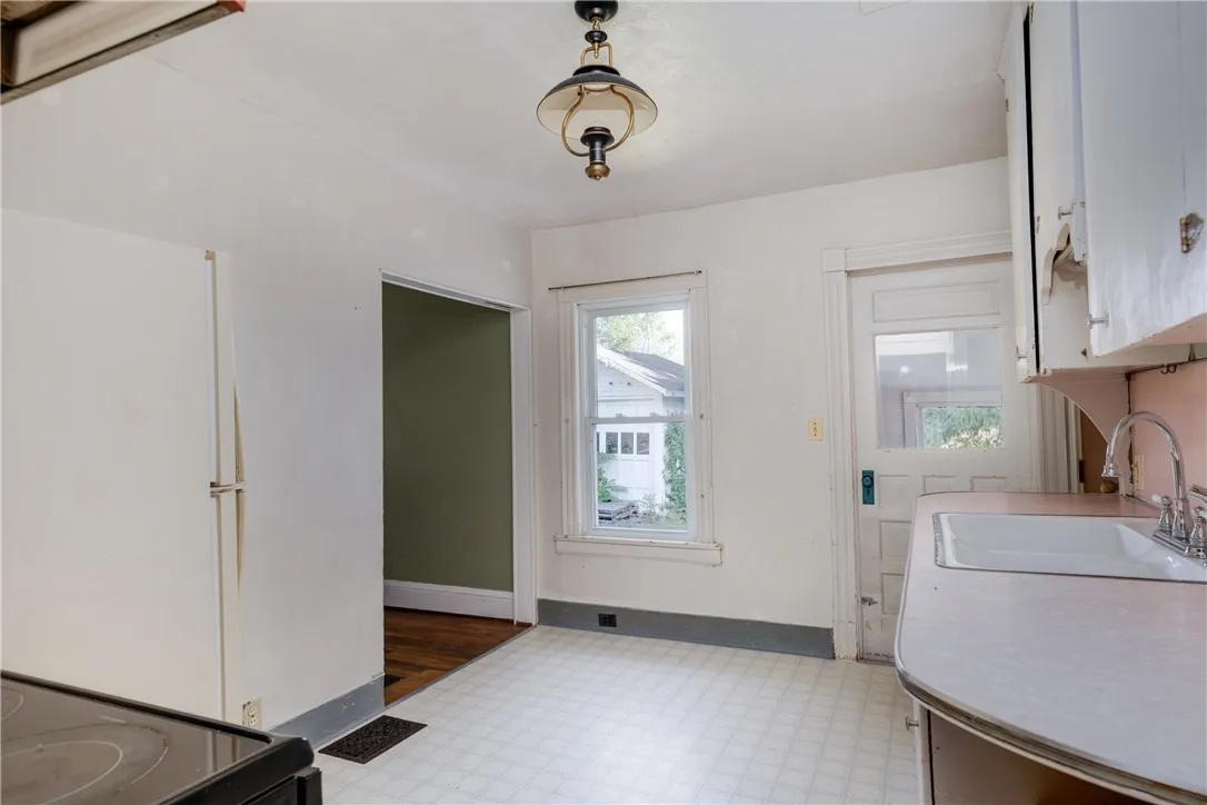 1244 West 1st Street, Elmira, New York 14905, Elmira, New York 14905, 2 Bedrooms Bedrooms, 7 Rooms Rooms,Residential,For Sale,1244 West 1st Street, Elmira, New York 14905,R1625068