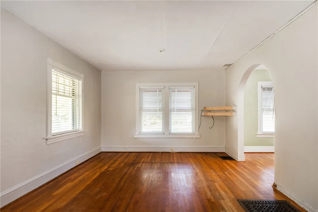 1244 West 1st Street, Elmira, New York 14905, Elmira, New York 14905, 2 Bedrooms Bedrooms, 7 Rooms Rooms,Residential,For Sale,1244 West 1st Street, Elmira, New York 14905,R1625068