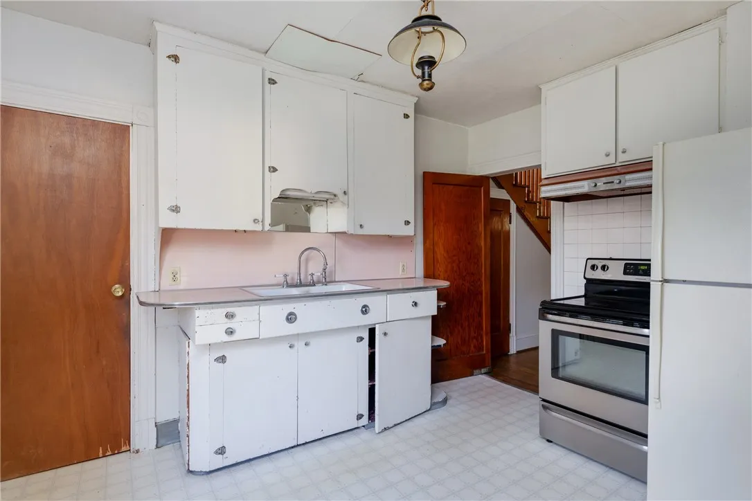 1244 West 1st Street, Elmira, New York 14905, Elmira, New York 14905, 2 Bedrooms Bedrooms, 7 Rooms Rooms,Residential,For Sale,1244 West 1st Street, Elmira, New York 14905,R1625068