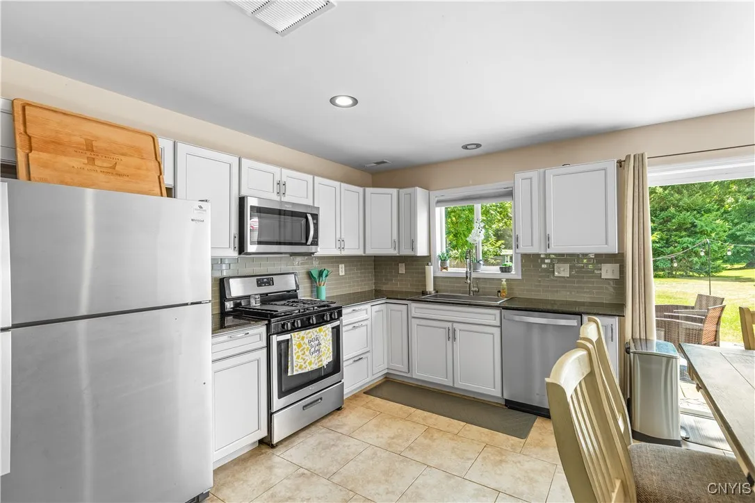 4 Oakdale Circle, Whitestown, New York 13492, Whitestown, New York 13492, 3 Bedrooms Bedrooms, 5 Rooms Rooms,1 BathroomBathrooms,Residential,For Sale,4 Oakdale Circle, Whitestown, New York 13492,S1625023