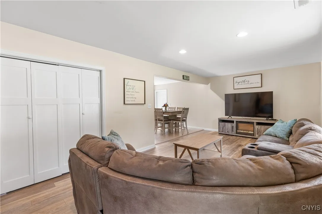 4 Oakdale Circle, Whitestown, New York 13492, Whitestown, New York 13492, 3 Bedrooms Bedrooms, 5 Rooms Rooms,1 BathroomBathrooms,Residential,For Sale,4 Oakdale Circle, Whitestown, New York 13492,S1625023