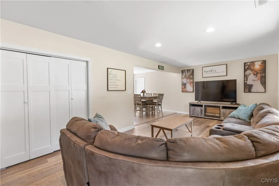4 Oakdale Circle, Whitestown, New York 13492, Whitestown, New York 13492, 3 Bedrooms Bedrooms, 5 Rooms Rooms,1 BathroomBathrooms,Residential,For Sale,4 Oakdale Circle, Whitestown, New York 13492,S1625023