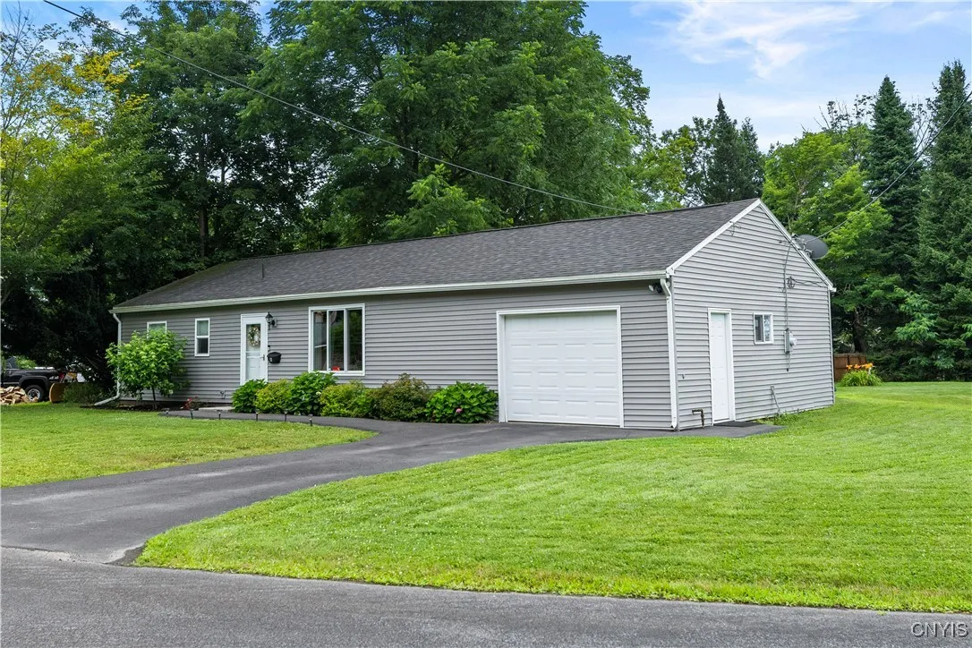 4 Oakdale Circle, Whitestown, New York 13492, Whitestown, New York 13492, 3 Bedrooms Bedrooms, 5 Rooms Rooms,1 BathroomBathrooms,Residential,For Sale,4 Oakdale Circle, Whitestown, New York 13492,S1625023