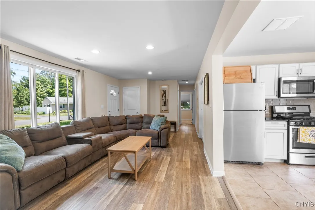 4 Oakdale Circle, Whitestown, New York 13492, Whitestown, New York 13492, 3 Bedrooms Bedrooms, 5 Rooms Rooms,1 BathroomBathrooms,Residential,For Sale,4 Oakdale Circle, Whitestown, New York 13492,S1625023