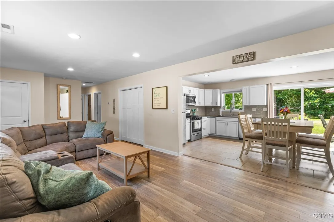 4 Oakdale Circle, Whitestown, New York 13492, Whitestown, New York 13492, 3 Bedrooms Bedrooms, 5 Rooms Rooms,1 BathroomBathrooms,Residential,For Sale,4 Oakdale Circle, Whitestown, New York 13492,S1625023