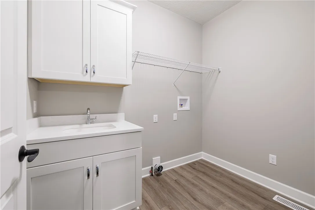 6 Eagle Hollow, Perinton, New York 14526, Perinton, New York 14526, 2 Bedrooms Bedrooms, 5 Rooms Rooms,2 BathroomsBathrooms,Residential,For Sale,6 Eagle Hollow, Perinton, New York 14526,R1624984
