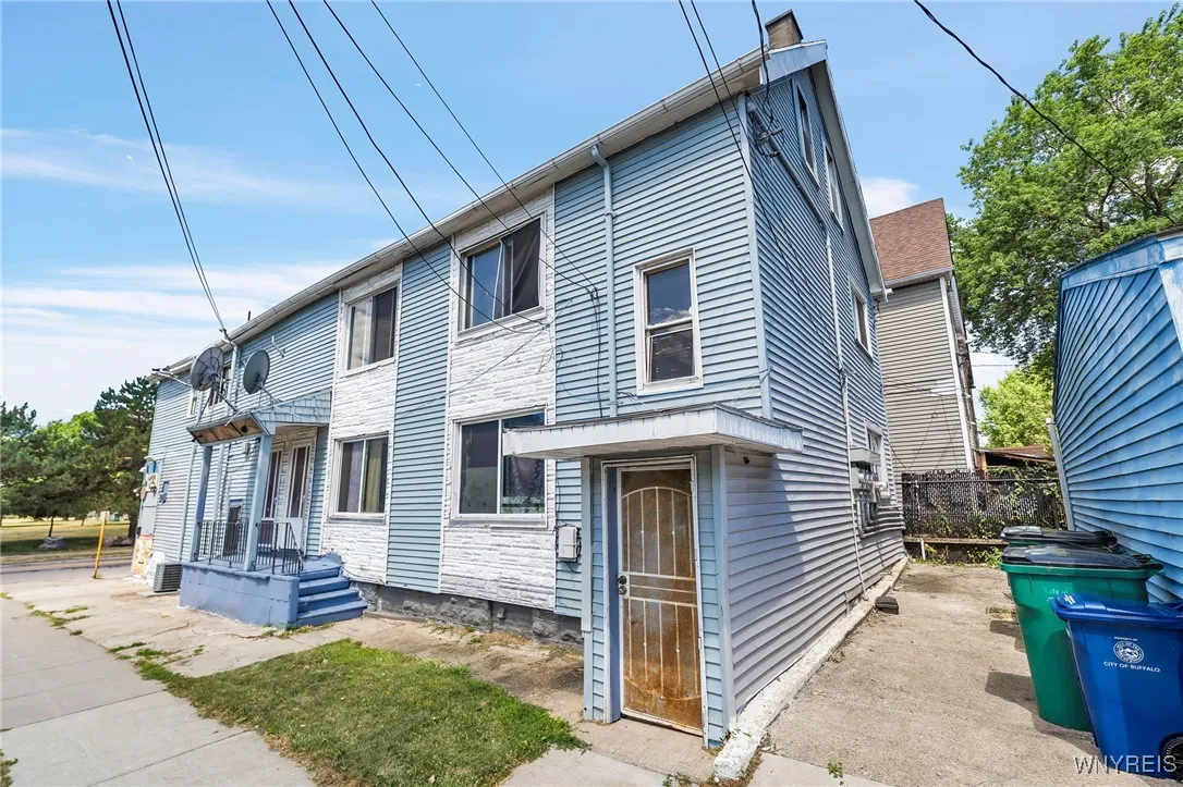 955 Tonawanda Street, Buffalo, New York 14207, Buffalo, New York 14207, 9 Bedrooms Bedrooms, ,4 BathroomsBathrooms,Residential,For Sale,955 Tonawanda Street, Buffalo, New York 14207,B1623648