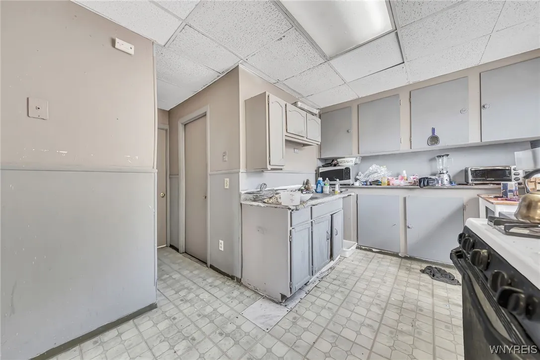 955 Tonawanda Street, Buffalo, New York 14207, Buffalo, New York 14207, 9 Bedrooms Bedrooms, ,4 BathroomsBathrooms,Residential,For Sale,955 Tonawanda Street, Buffalo, New York 14207,B1623648