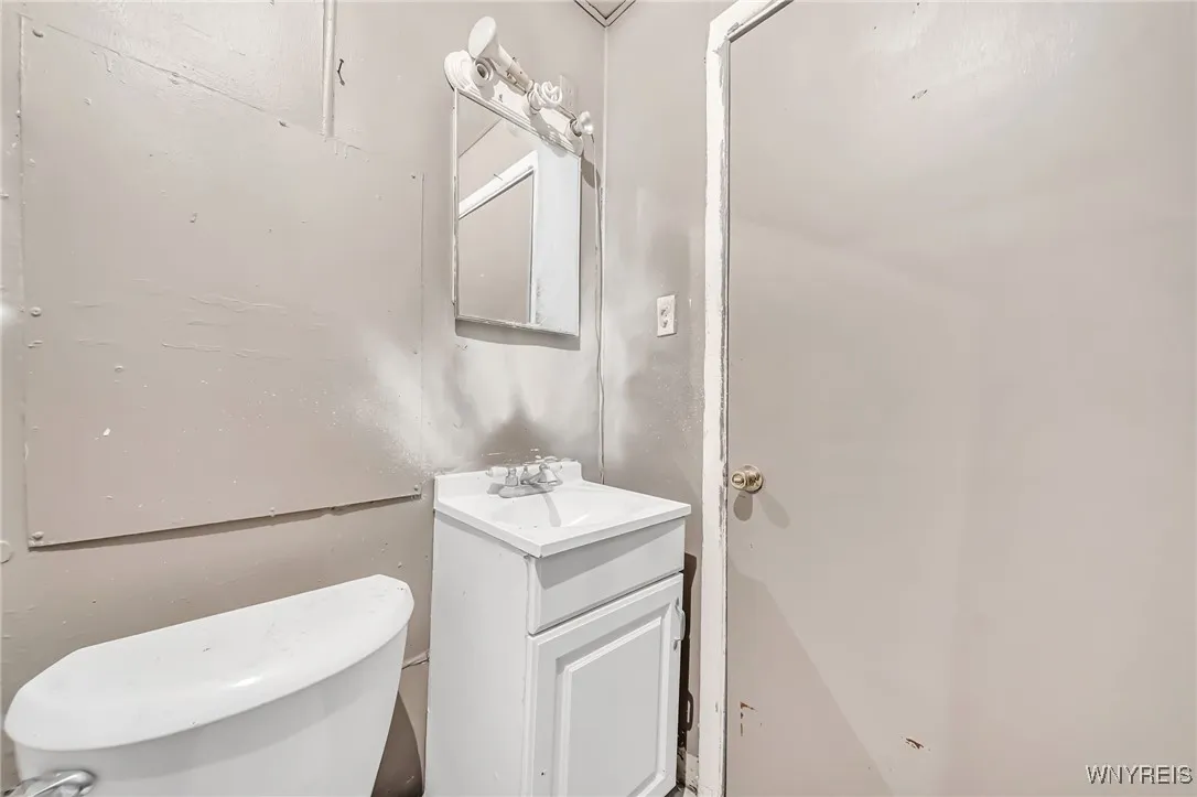 955 Tonawanda Street, Buffalo, New York 14207, Buffalo, New York 14207, 9 Bedrooms Bedrooms, ,4 BathroomsBathrooms,Residential,For Sale,955 Tonawanda Street, Buffalo, New York 14207,B1623648