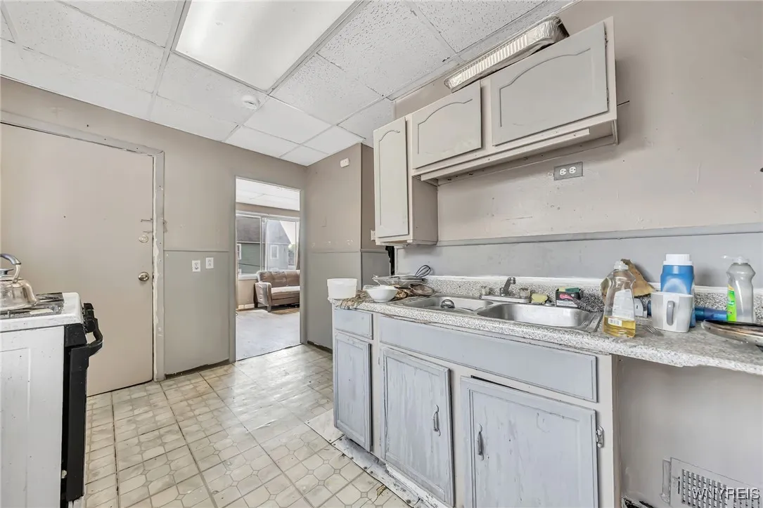 955 Tonawanda Street, Buffalo, New York 14207, Buffalo, New York 14207, 9 Bedrooms Bedrooms, ,4 BathroomsBathrooms,Residential,For Sale,955 Tonawanda Street, Buffalo, New York 14207,B1623648