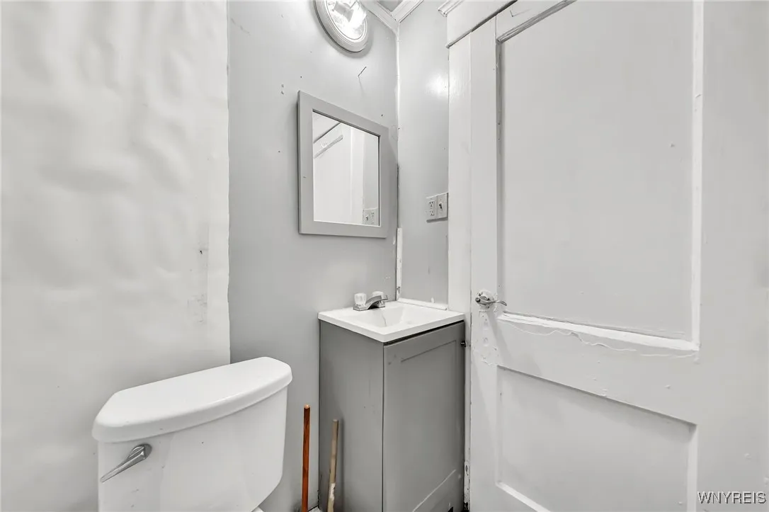 955 Tonawanda Street, Buffalo, New York 14207, Buffalo, New York 14207, 9 Bedrooms Bedrooms, ,4 BathroomsBathrooms,Residential,For Sale,955 Tonawanda Street, Buffalo, New York 14207,B1623648