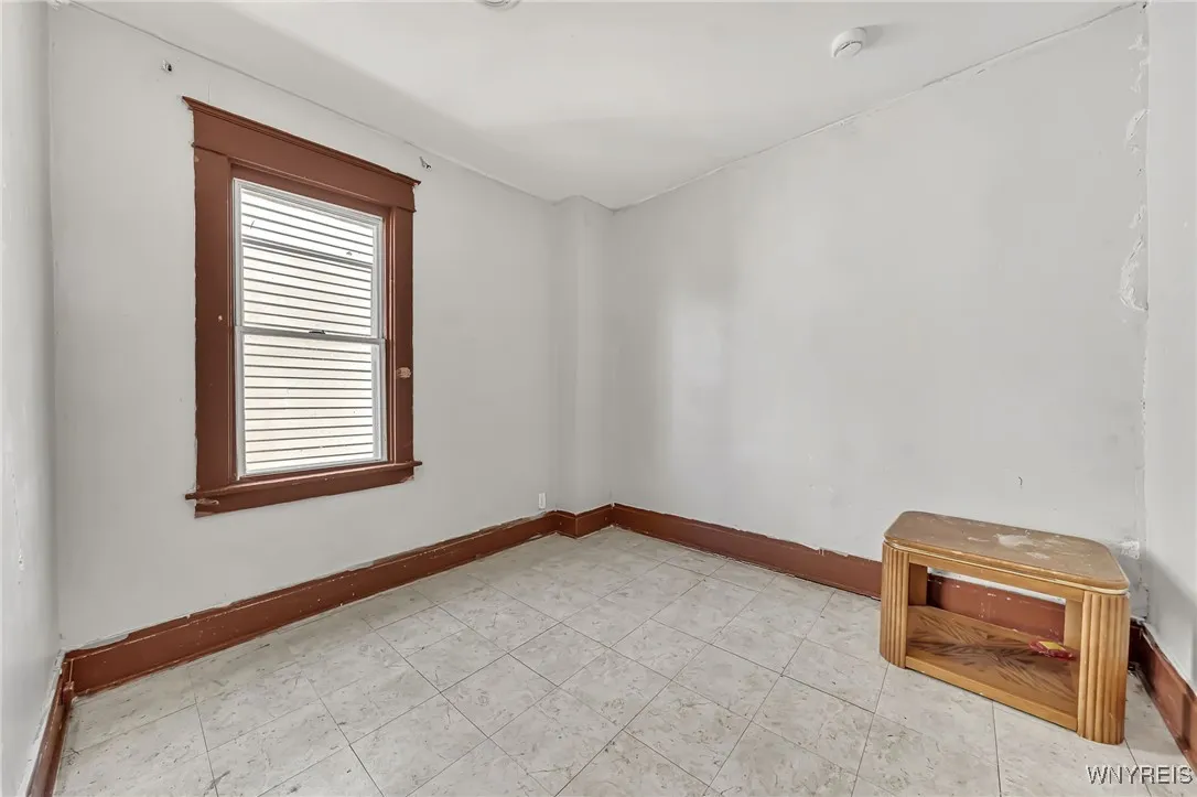 955 Tonawanda Street, Buffalo, New York 14207, Buffalo, New York 14207, 9 Bedrooms Bedrooms, ,4 BathroomsBathrooms,Residential,For Sale,955 Tonawanda Street, Buffalo, New York 14207,B1623648
