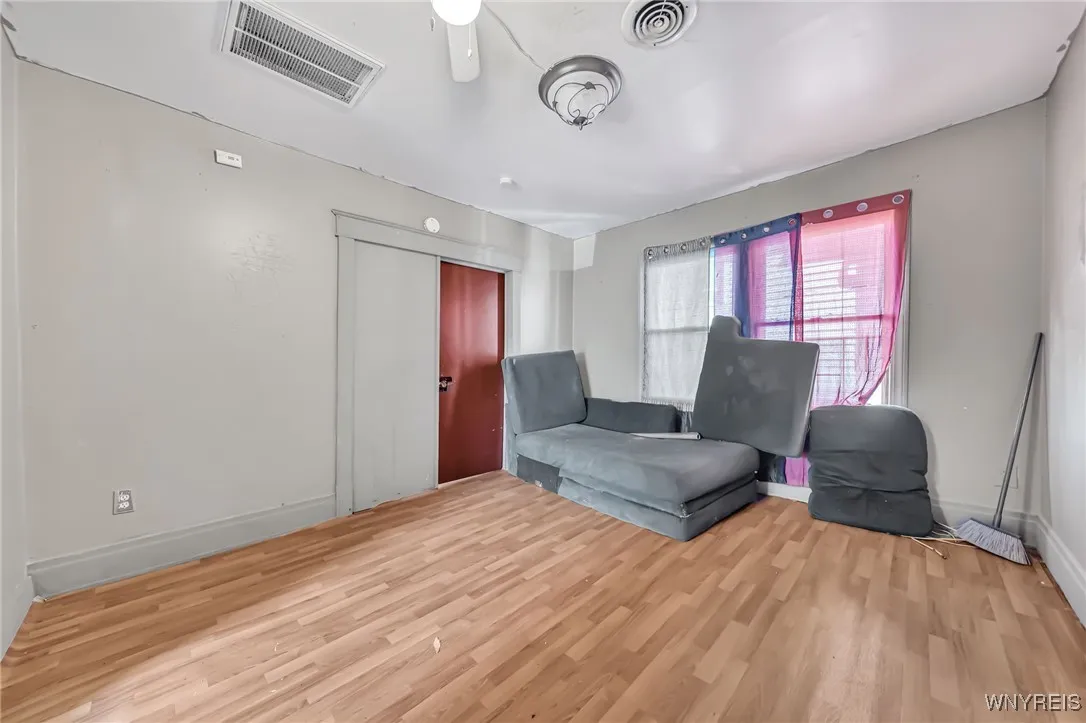 955 Tonawanda Street, Buffalo, New York 14207, Buffalo, New York 14207, 9 Bedrooms Bedrooms, ,4 BathroomsBathrooms,Residential,For Sale,955 Tonawanda Street, Buffalo, New York 14207,B1623648