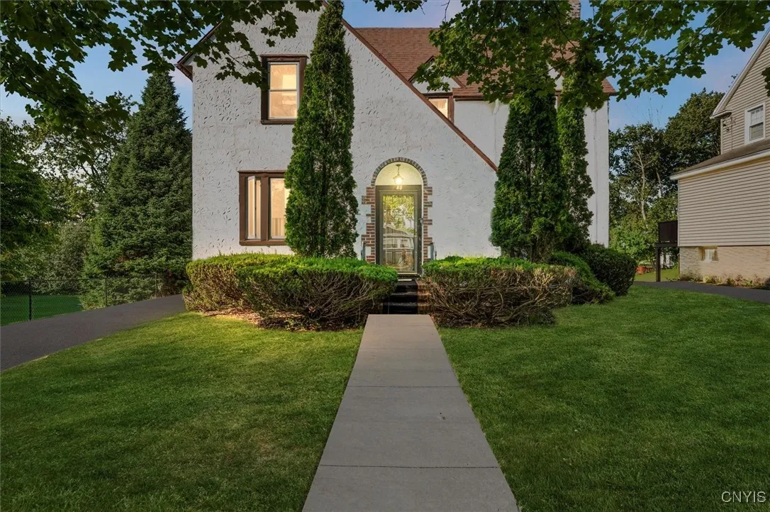 23 Bonnie Brae, Utica, New York 13501, Utica, New York 13501, 4 Bedrooms Bedrooms, 13 Rooms Rooms,1 BathroomBathrooms,Residential,Closed,23 Bonnie Brae, Utica, New York 13501,0,S1625438