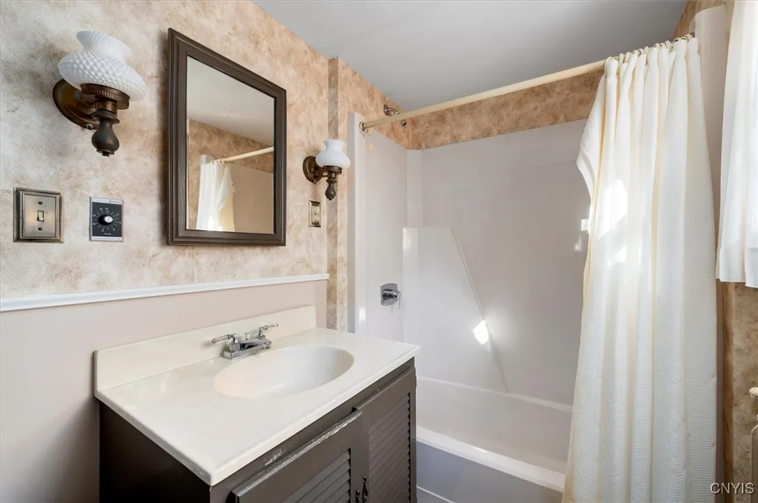23 Bonnie Brae, Utica, New York 13501, Utica, New York 13501, 4 Bedrooms Bedrooms, 13 Rooms Rooms,1 BathroomBathrooms,Residential,For Sale,23 Bonnie Brae, Utica, New York 13501,S1625438