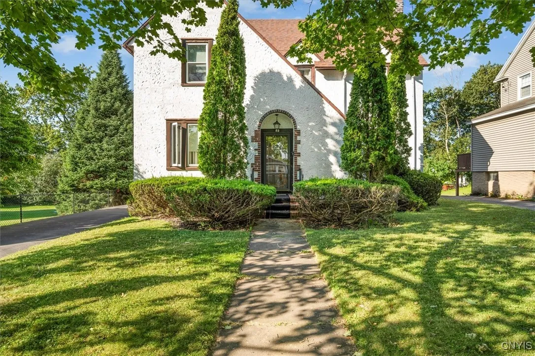 23 Bonnie Brae, Utica, New York 13501, Utica, New York 13501, 4 Bedrooms Bedrooms, 13 Rooms Rooms,1 BathroomBathrooms,Residential,For Sale,23 Bonnie Brae, Utica, New York 13501,S1625438