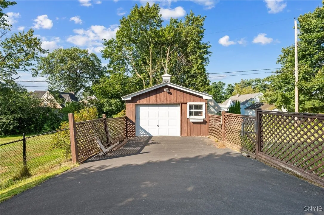23 Bonnie Brae, Utica, New York 13501, Utica, New York 13501, 4 Bedrooms Bedrooms, 13 Rooms Rooms,1 BathroomBathrooms,Residential,For Sale,23 Bonnie Brae, Utica, New York 13501,S1625438