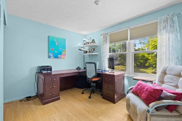 2nd Bedroom/Office - nice and Bright
