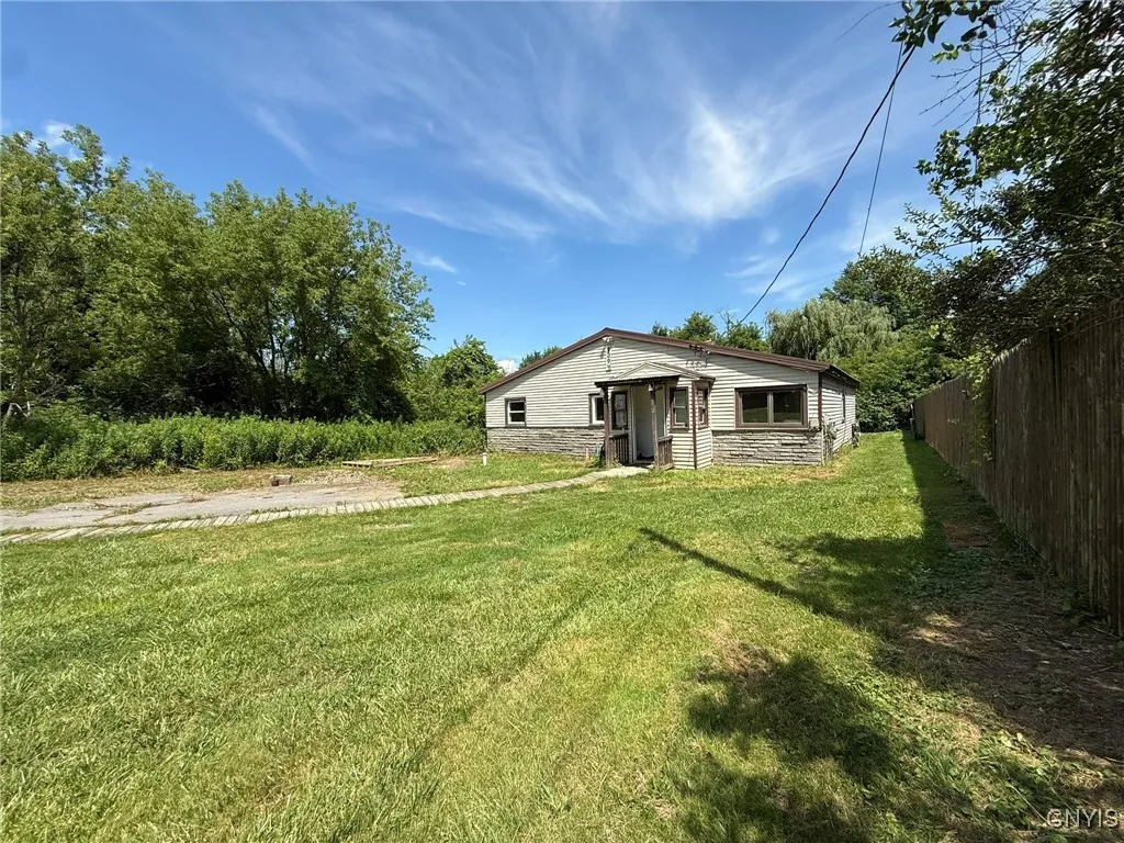 9394 Brewerton Road, Cicero, New York 13029, Cicero, New York 13029, 2 Bedrooms Bedrooms, 6 Rooms Rooms,1 BathroomBathrooms,Residential,For Sale,9394 Brewerton Road, Cicero, New York 13029,S1624319