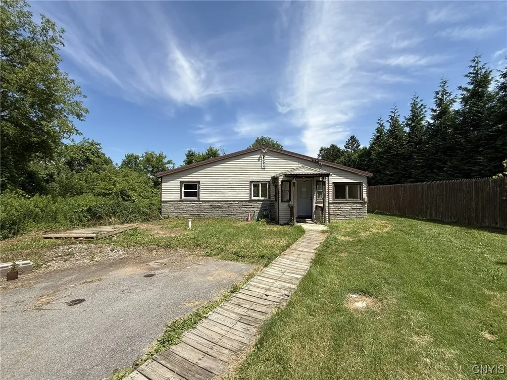 9394 Brewerton Road, Cicero, New York 13029, Cicero, New York 13029, 2 Bedrooms Bedrooms, 6 Rooms Rooms,1 BathroomBathrooms,Residential,For Sale,9394 Brewerton Road, Cicero, New York 13029,S1624319