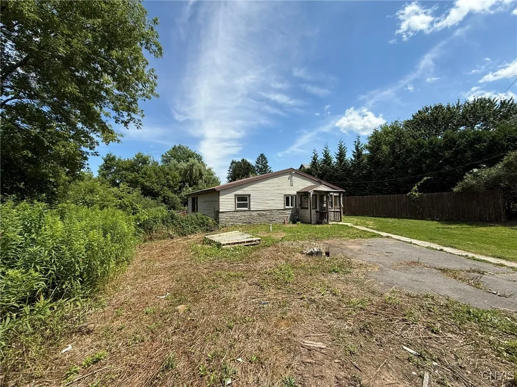 9394 Brewerton Road, Cicero, New York 13029, Cicero, New York 13029, 2 Bedrooms Bedrooms, 6 Rooms Rooms,1 BathroomBathrooms,Residential,For Sale,9394 Brewerton Road, Cicero, New York 13029,S1624319