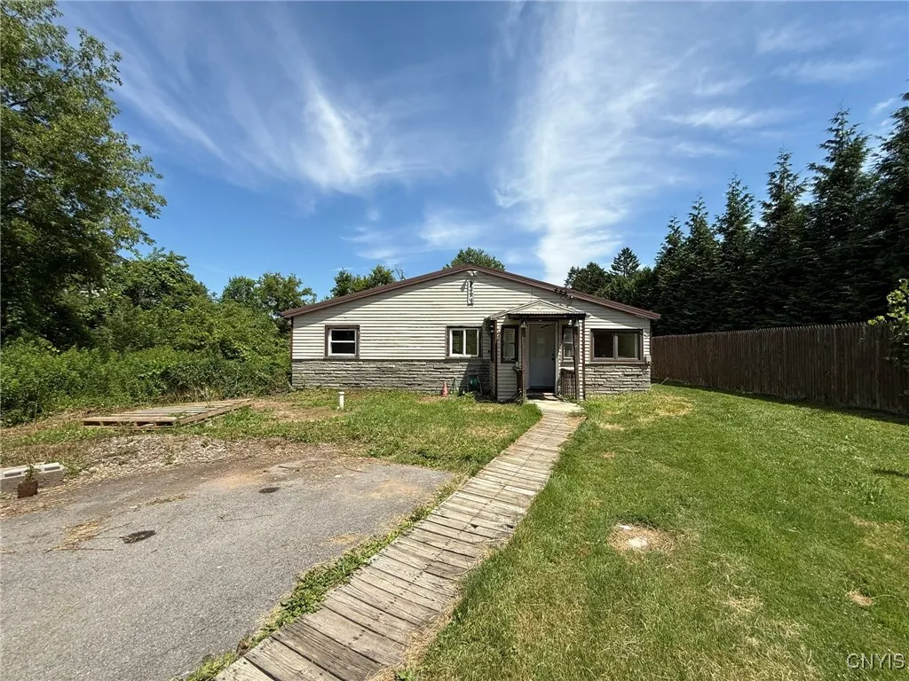9394 Brewerton Road, Cicero, New York 13029, Cicero, New York 13029, 2 Bedrooms Bedrooms, 6 Rooms Rooms,1 BathroomBathrooms,Residential,For Sale,9394 Brewerton Road, Cicero, New York 13029,S1624319