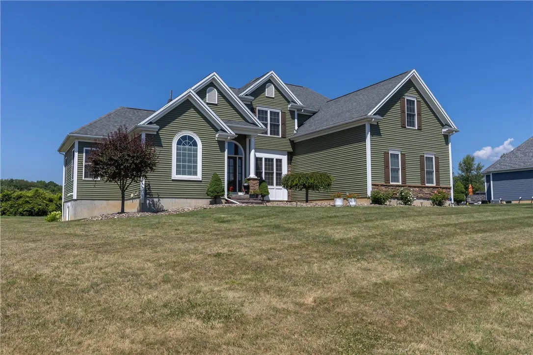 329 Wexford Lane, Horseheads, New York 14845, Horseheads, New York 14845, 4 Bedrooms Bedrooms, 11 Rooms Rooms,2 BathroomsBathrooms,Residential,For Sale,329 Wexford Lane, Horseheads, New York 14845,R1622786