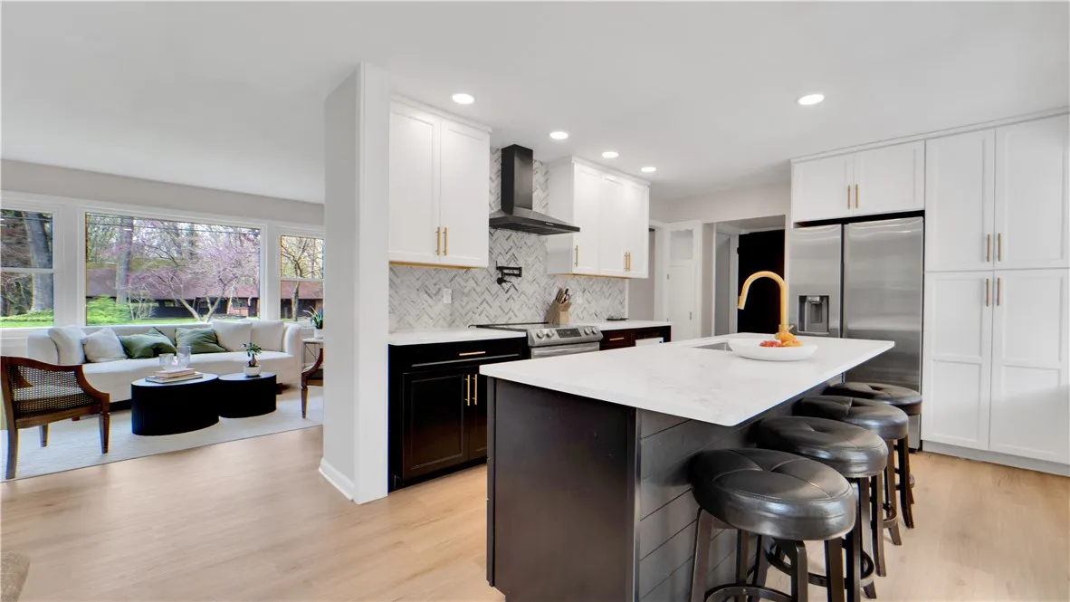 288 Oakridge Drive, Irondequoit, New York 14617, Irondequoit, New York 14617, 4 Bedrooms Bedrooms, 7 Rooms Rooms,2 BathroomsBathrooms,Residential Lease,For Rent,288 Oakridge Drive, Irondequoit, New York 14617,R1625388