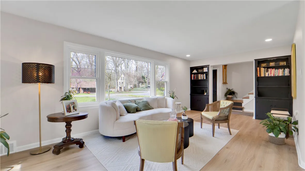 288 Oakridge Drive, Irondequoit, New York 14617, Irondequoit, New York 14617, 4 Bedrooms Bedrooms, 7 Rooms Rooms,2 BathroomsBathrooms,Residential Lease,For Rent,288 Oakridge Drive, Irondequoit, New York 14617,R1625388