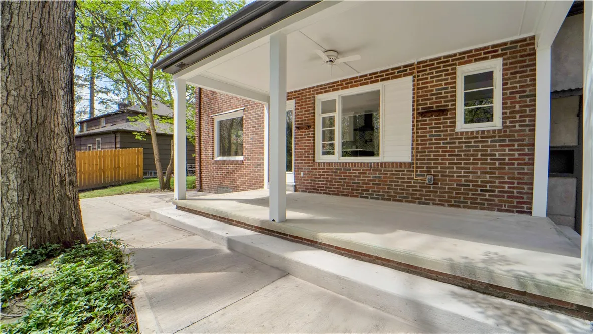 288 Oakridge Drive, Irondequoit, New York 14617, Irondequoit, New York 14617, 4 Bedrooms Bedrooms, 7 Rooms Rooms,2 BathroomsBathrooms,Residential Lease,For Rent,288 Oakridge Drive, Irondequoit, New York 14617,R1625388
