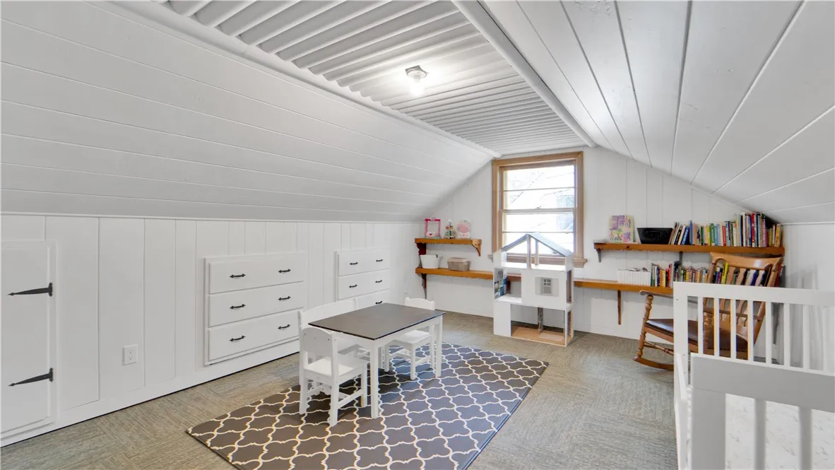 288 Oakridge Drive, Irondequoit, New York 14617, Irondequoit, New York 14617, 4 Bedrooms Bedrooms, 7 Rooms Rooms,2 BathroomsBathrooms,Residential Lease,For Rent,288 Oakridge Drive, Irondequoit, New York 14617,R1625388
