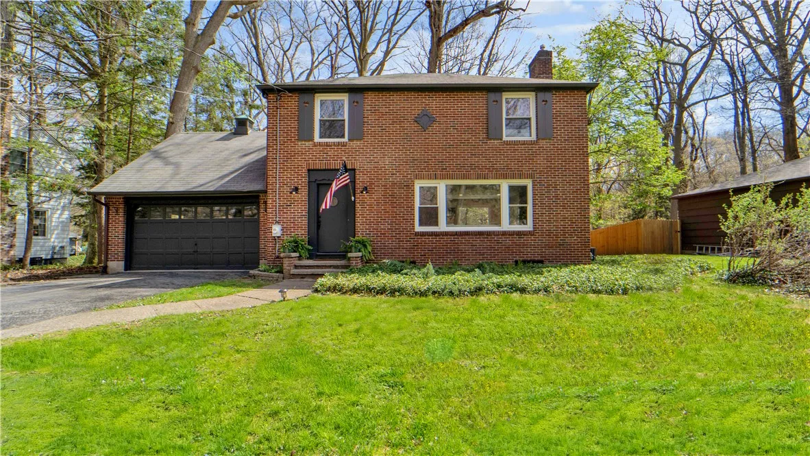 288 Oakridge Drive, Irondequoit, New York 14617, Irondequoit, New York 14617, 4 Bedrooms Bedrooms, 7 Rooms Rooms,2 BathroomsBathrooms,Residential Lease,For Rent,288 Oakridge Drive, Irondequoit, New York 14617,R1625388