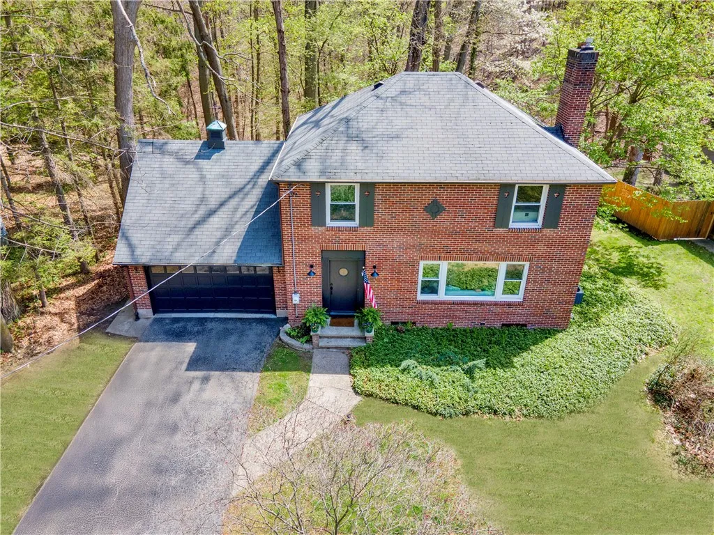 288 Oakridge Drive, Irondequoit, New York 14617, Irondequoit, New York 14617, 4 Bedrooms Bedrooms, 7 Rooms Rooms,2 BathroomsBathrooms,Residential Lease,For Rent,288 Oakridge Drive, Irondequoit, New York 14617,R1625388