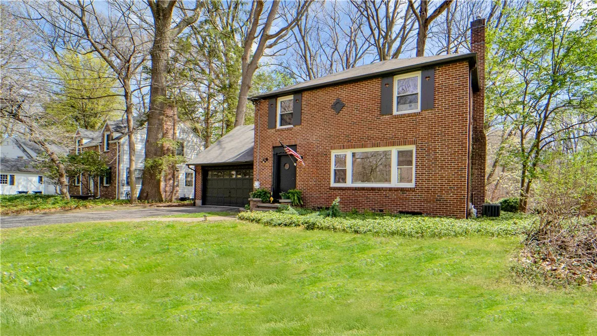 288 Oakridge Drive, Irondequoit, New York 14617, Irondequoit, New York 14617, 4 Bedrooms Bedrooms, 7 Rooms Rooms,2 BathroomsBathrooms,Residential Lease,For Rent,288 Oakridge Drive, Irondequoit, New York 14617,R1625388