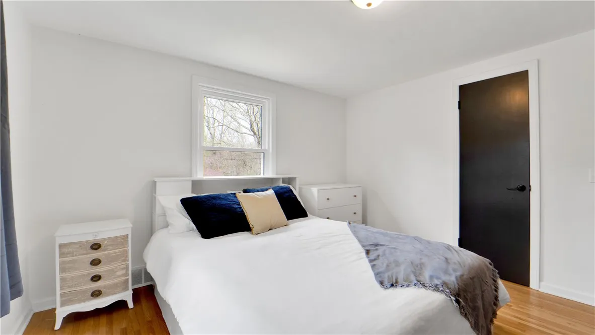 288 Oakridge Drive, Irondequoit, New York 14617, Irondequoit, New York 14617, 4 Bedrooms Bedrooms, 7 Rooms Rooms,2 BathroomsBathrooms,Residential Lease,For Rent,288 Oakridge Drive, Irondequoit, New York 14617,R1625388