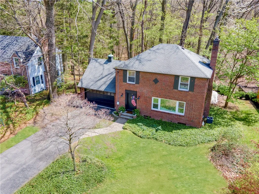 288 Oakridge Drive, Irondequoit, New York 14617, Irondequoit, New York 14617, 4 Bedrooms Bedrooms, 7 Rooms Rooms,2 BathroomsBathrooms,Residential Lease,For Rent,288 Oakridge Drive, Irondequoit, New York 14617,R1625388