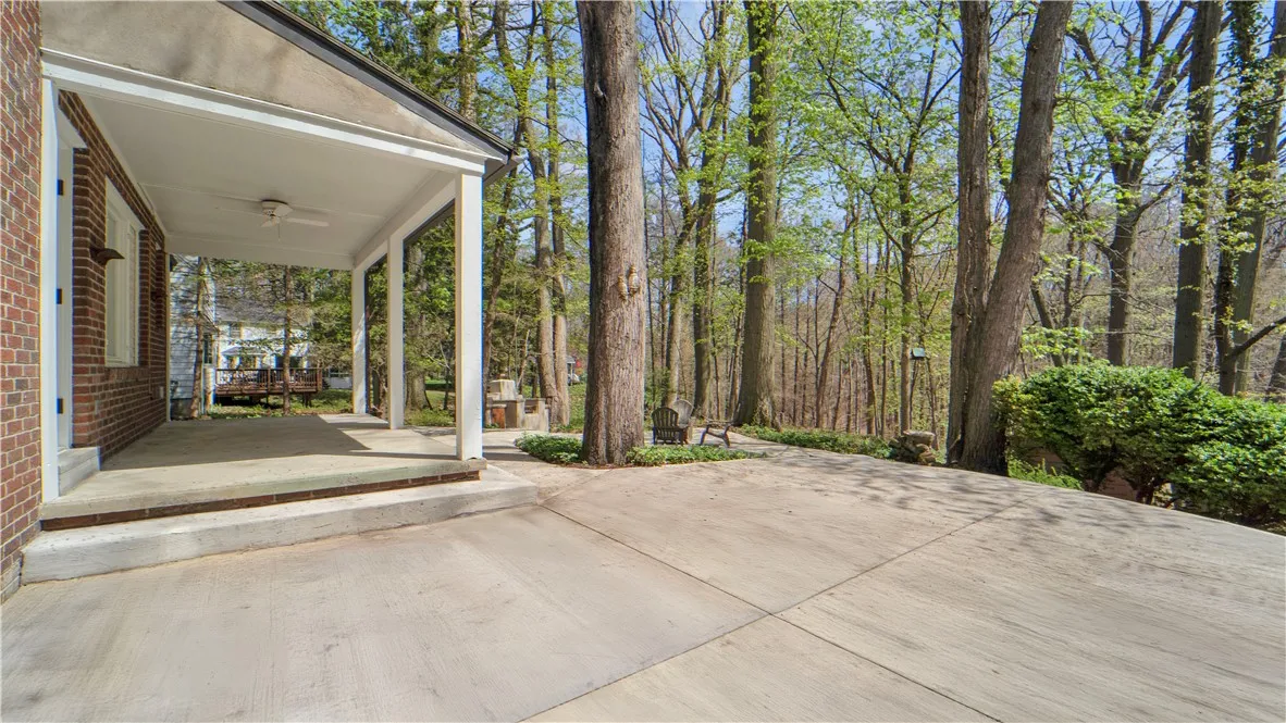 288 Oakridge Drive, Irondequoit, New York 14617, Irondequoit, New York 14617, 4 Bedrooms Bedrooms, 7 Rooms Rooms,2 BathroomsBathrooms,Residential Lease,For Rent,288 Oakridge Drive, Irondequoit, New York 14617,R1625388