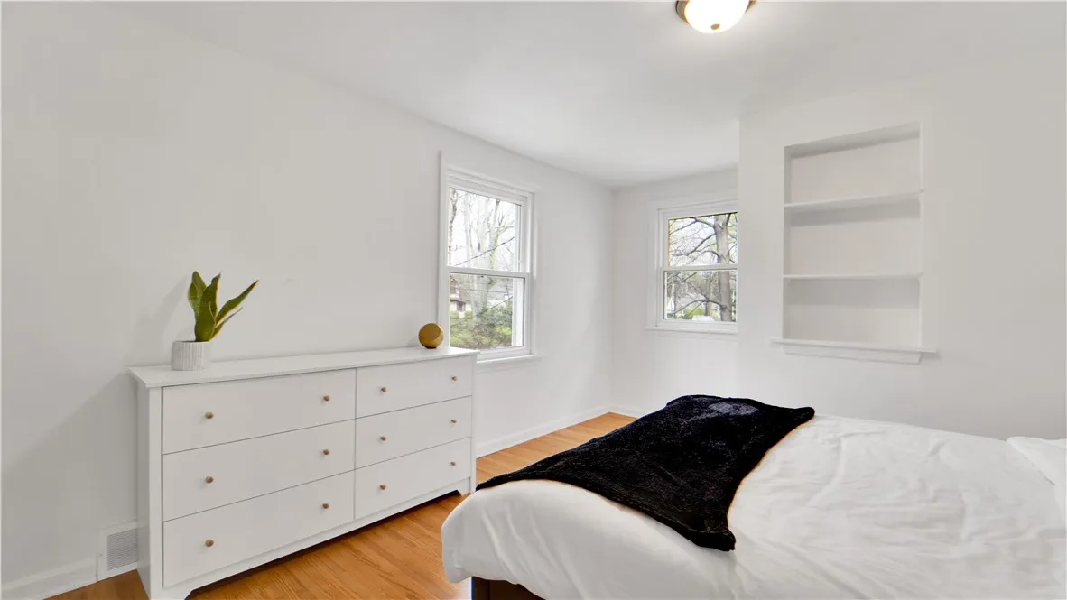 288 Oakridge Drive, Irondequoit, New York 14617, Irondequoit, New York 14617, 4 Bedrooms Bedrooms, 7 Rooms Rooms,2 BathroomsBathrooms,Residential Lease,For Rent,288 Oakridge Drive, Irondequoit, New York 14617,R1625388