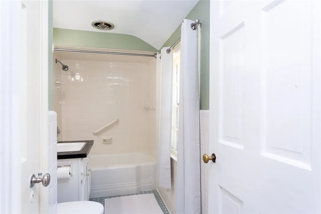 19 Main Street, Geneseo, New York 14454, Geneseo, New York 14454, 3 Bedrooms Bedrooms, 8 Rooms Rooms,3 BathroomsBathrooms,Residential,Closed,19 Main Street, Geneseo, New York 14454,0,R1624934