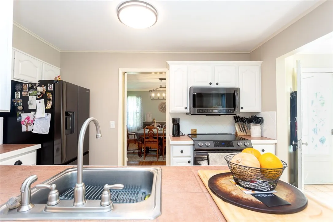 19 Main Street, Geneseo, New York 14454, Geneseo, New York 14454, 3 Bedrooms Bedrooms, 8 Rooms Rooms,3 BathroomsBathrooms,Residential,Closed,19 Main Street, Geneseo, New York 14454,0,R1624934