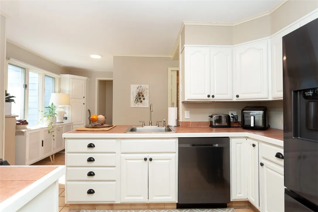 19 Main Street, Geneseo, New York 14454, Geneseo, New York 14454, 3 Bedrooms Bedrooms, 8 Rooms Rooms,3 BathroomsBathrooms,Residential,Closed,19 Main Street, Geneseo, New York 14454,0,R1624934