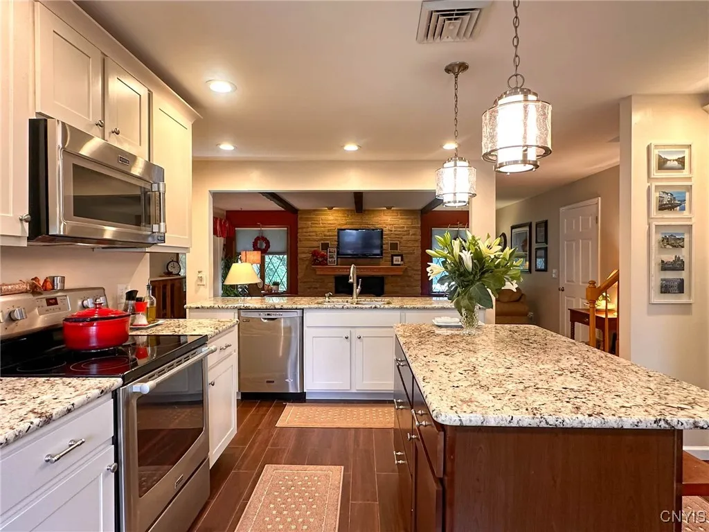 7 Symphony Place, Whitestown, New York 13492, Whitestown, New York 13492, 3 Bedrooms Bedrooms, 9 Rooms Rooms,2 BathroomsBathrooms,Residential,Closed,7 Symphony Place, Whitestown, New York 13492,0,S1625627