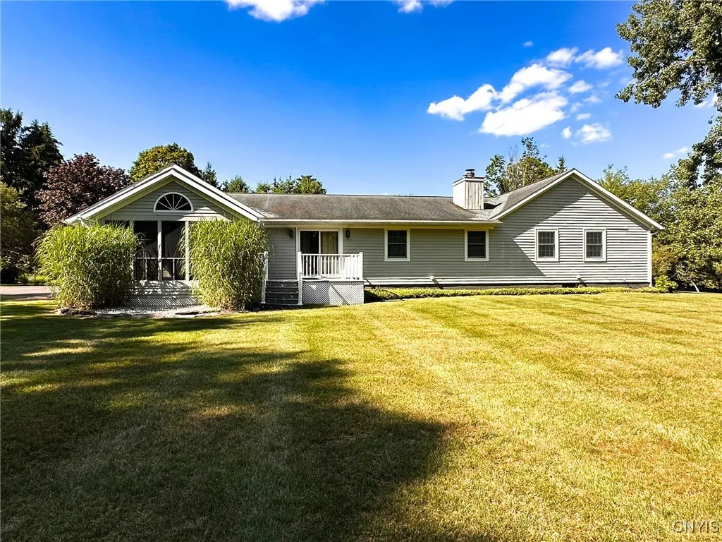 97 1/2 Sanger Avenue, New Hartford, New York 13413, New Hartford, New York 13413, 3 Bedrooms Bedrooms, 7 Rooms Rooms,2 BathroomsBathrooms,Residential Lease,For Rent,97 1/2 Sanger Avenue, New Hartford, New York 13413,S1625625