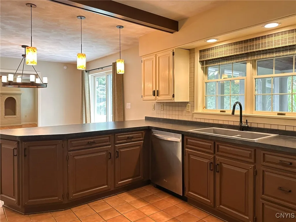 97 1/2 Sanger Avenue, New Hartford, New York 13413, New Hartford, New York 13413, 3 Bedrooms Bedrooms, 7 Rooms Rooms,2 BathroomsBathrooms,Residential Lease,For Rent,97 1/2 Sanger Avenue, New Hartford, New York 13413,S1625625