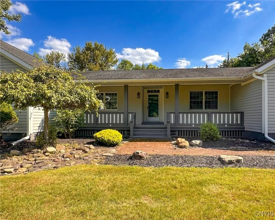 97 1/2 Sanger Avenue, New Hartford, New York 13413, New Hartford, New York 13413, 3 Bedrooms Bedrooms, 7 Rooms Rooms,2 BathroomsBathrooms,Residential Lease,For Rent,97 1/2 Sanger Avenue, New Hartford, New York 13413,S1625625