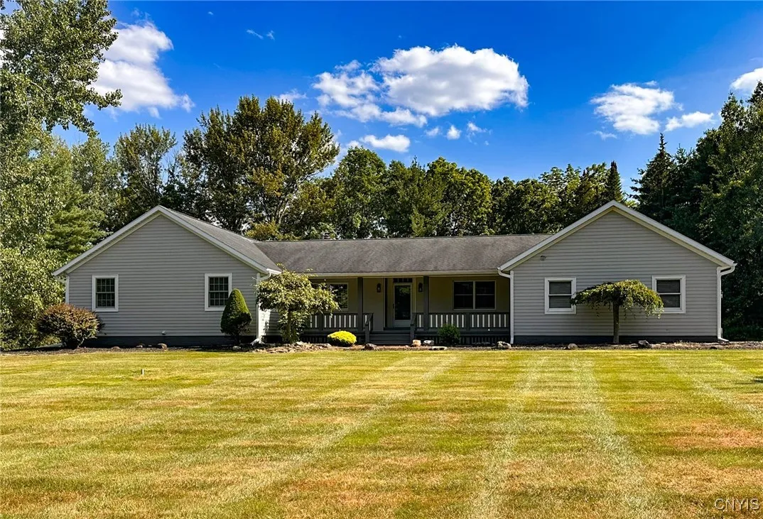 97 1/2 Sanger Avenue, New Hartford, New York 13413, New Hartford, New York 13413, 3 Bedrooms Bedrooms, 7 Rooms Rooms,2 BathroomsBathrooms,Residential Lease,For Rent,97 1/2 Sanger Avenue, New Hartford, New York 13413,S1625625