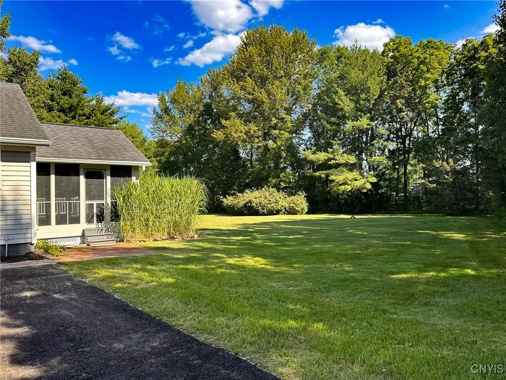 97 1/2 Sanger Avenue, New Hartford, New York 13413, New Hartford, New York 13413, 3 Bedrooms Bedrooms, 7 Rooms Rooms,2 BathroomsBathrooms,Residential Lease,For Rent,97 1/2 Sanger Avenue, New Hartford, New York 13413,S1625625