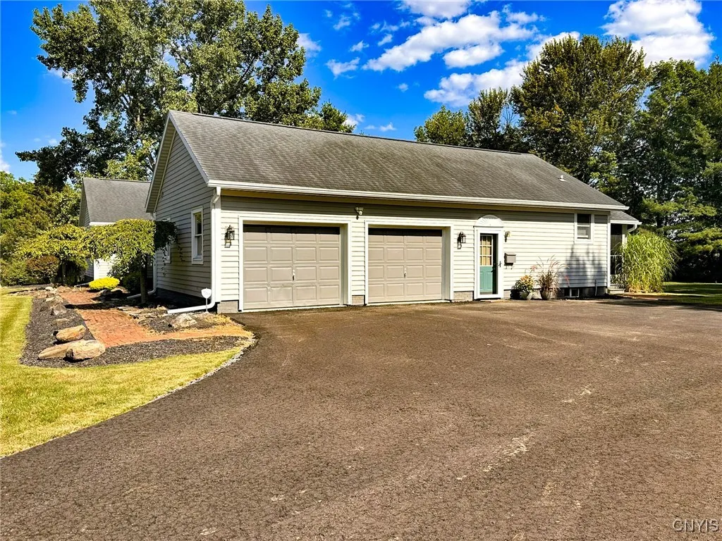 97 1/2 Sanger Avenue, New Hartford, New York 13413, New Hartford, New York 13413, 3 Bedrooms Bedrooms, 7 Rooms Rooms,2 BathroomsBathrooms,Residential Lease,For Rent,97 1/2 Sanger Avenue, New Hartford, New York 13413,S1625625