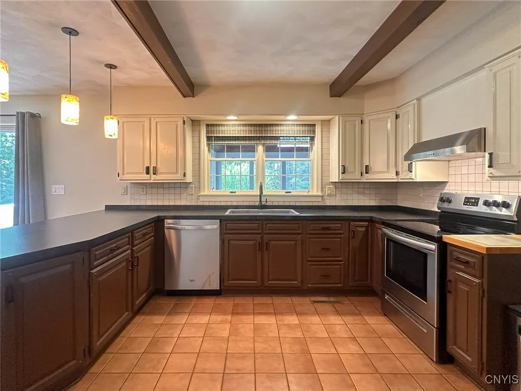97 1/2 Sanger Avenue, New Hartford, New York 13413, New Hartford, New York 13413, 3 Bedrooms Bedrooms, 7 Rooms Rooms,2 BathroomsBathrooms,Residential Lease,For Rent,97 1/2 Sanger Avenue, New Hartford, New York 13413,S1625625