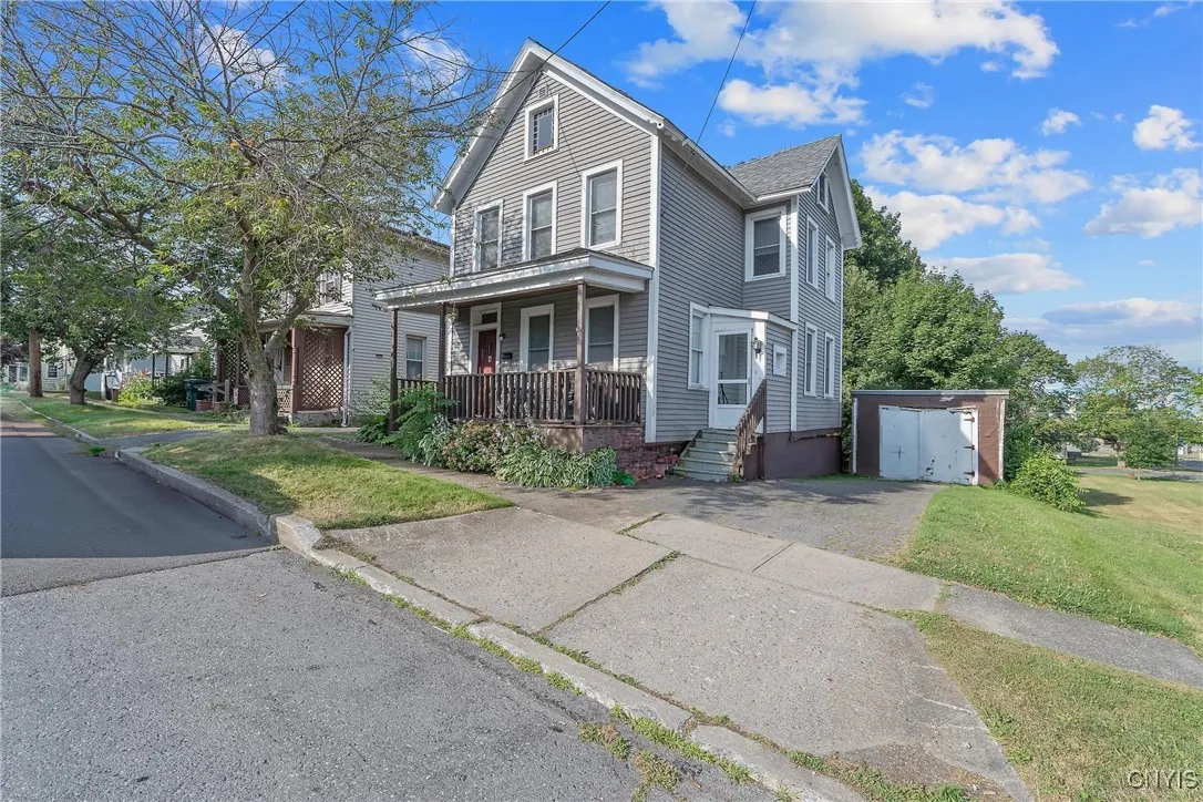 4 Porter Street, Oswego, New York 13126, Oswego, New York 13126, 4 Bedrooms Bedrooms, 6 Rooms Rooms,1 BathroomBathrooms,Residential Lease,For Rent,4 Porter Street, Oswego, New York 13126,S1625564